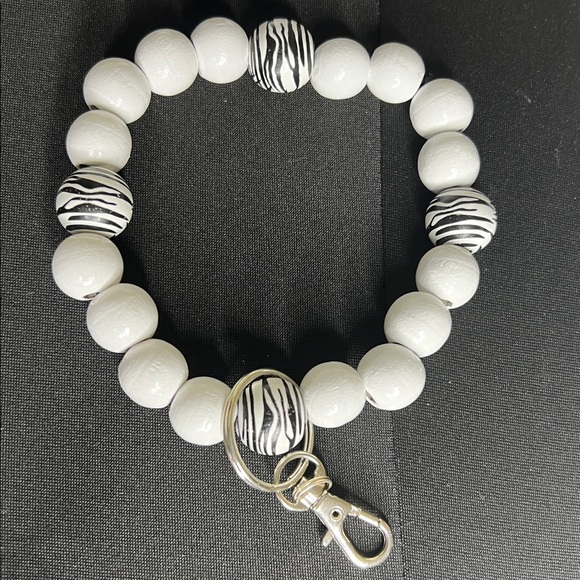 Wooden bead wristlets - Picture 5 of 6